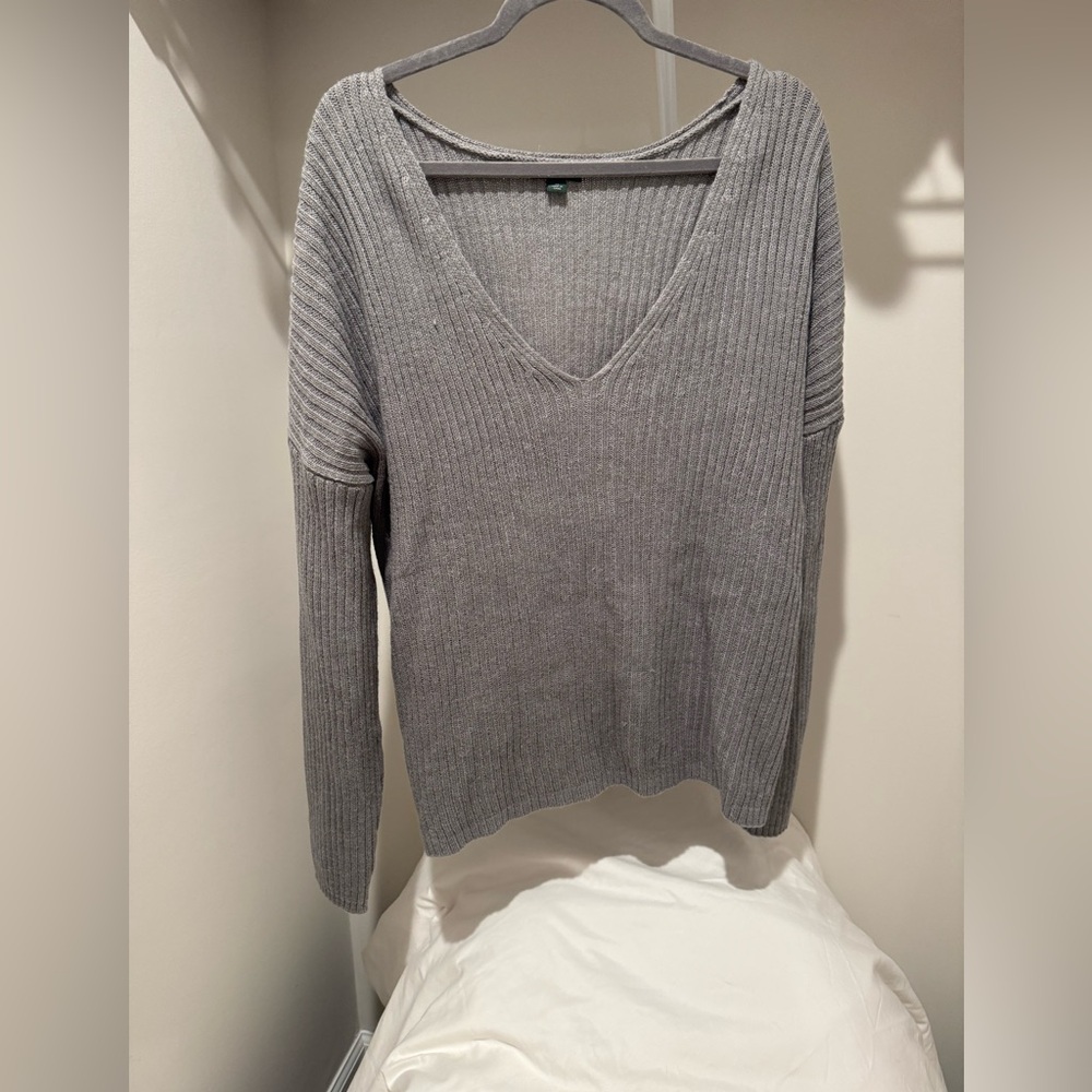 Grey long sleeve sweater